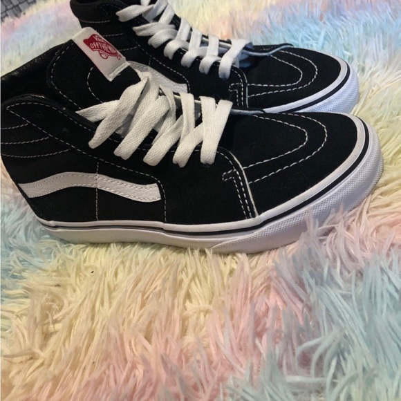 Vans - Picture 2 of 5